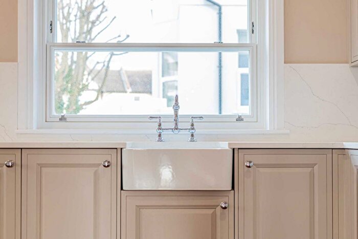 2 Bedroom Flat For Sale In Station Road, Westcliff On Sea, SS0