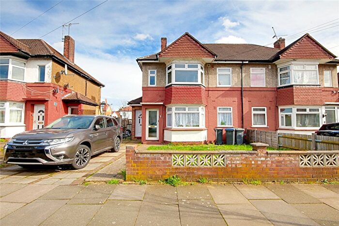 2 Bedroom Maisonette For Sale In Glenloch Road, Enfield, Greater London, EN3