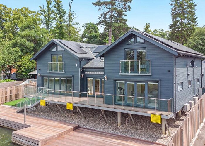 4 Bedroom Detached House For Sale In Henley Road, Wargrave, Berkshire, RG10