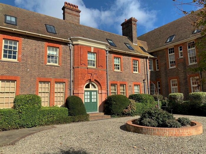 2 Bedroom Flat To Rent In West Cliff Road, Ramsgate, CT11