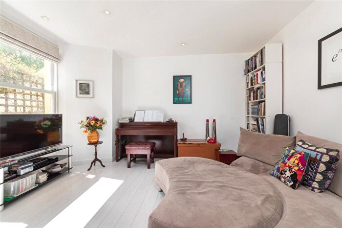 1 Bedroom Terraced House To Rent In Leighton Road, Kentish Town, NW5