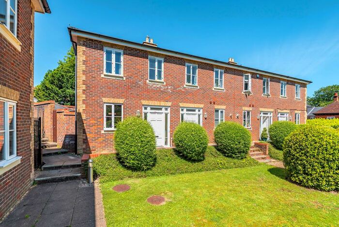 2 Bedroom End Of Terrace House To Rent In Malmesbury Gardens, Winchester, SO22