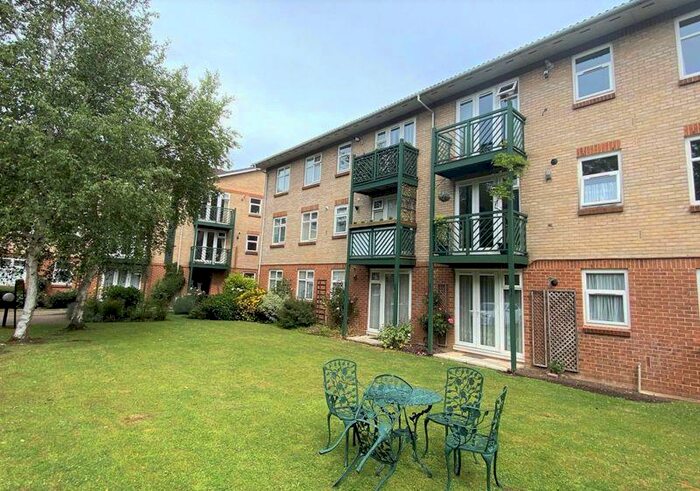 1 Bedroom Flat For Sale In Hyde Court, Friern Barnet Lane, N20