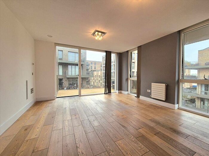 2 Bedroom Flat To Rent In Halyards Court, Durham Wharf Drive, Brentford, TW8