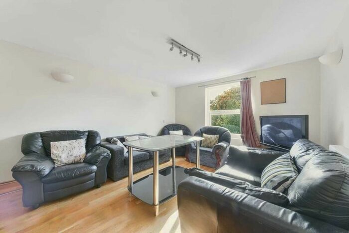 7 Bedroom Semi-Detached House To Rent In Rossiter Road, Balham, SW12