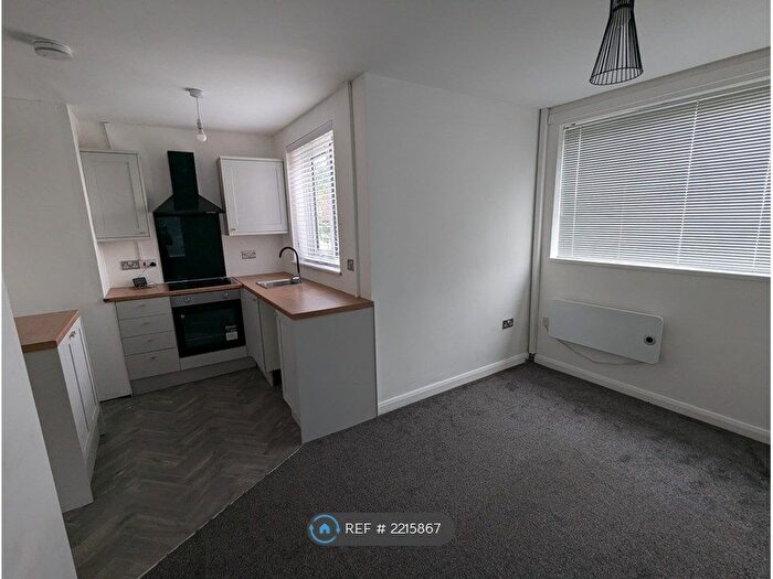 2 Bedroom Flat To Rent In Meridian Court, Bromsgrove, B60