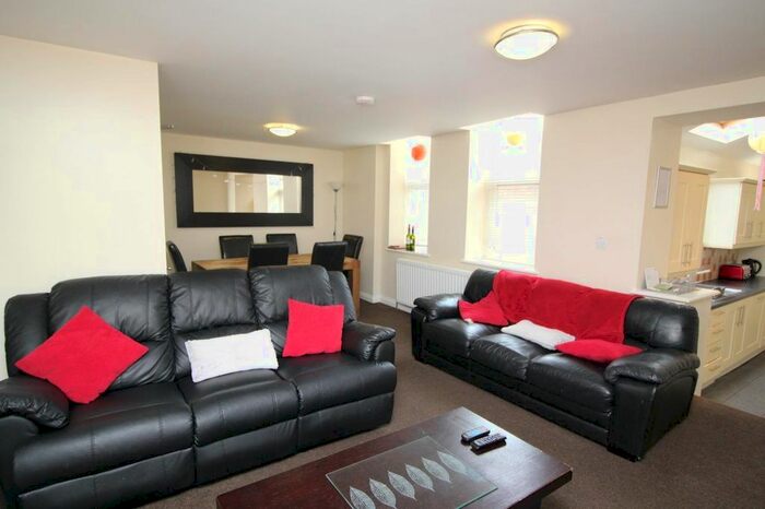 6 Bedroom Terraced House To Rent In Lavender Gardens, Jesmond, Newcastle Upon Tyne, NE2