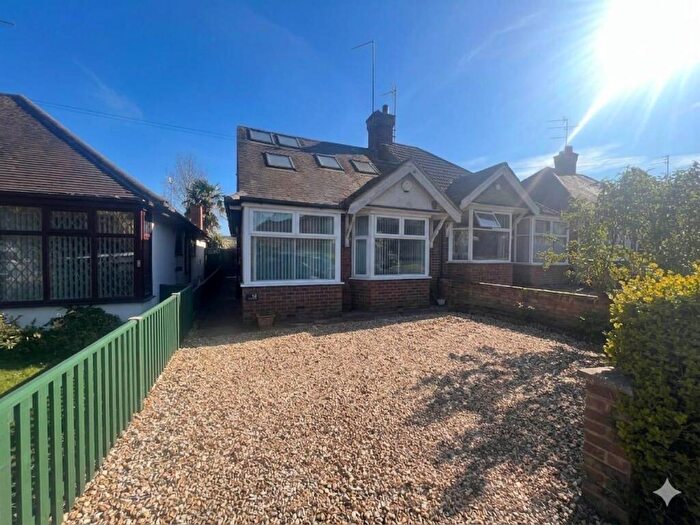 3 Bedroom Semi-Detached Bungalow For Sale In Bants Lane, Duston, Northampton, NN5