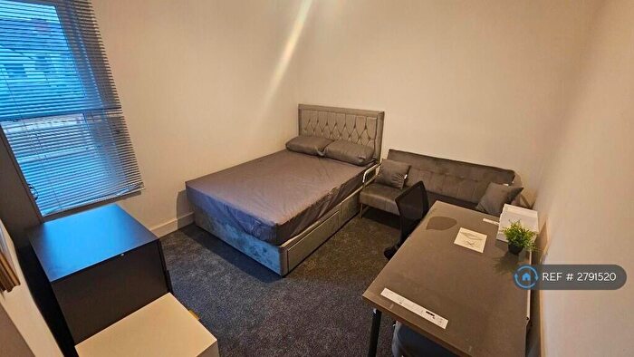 3 Bedroom Flat To Rent In University Area Available Now, Reading, RG6