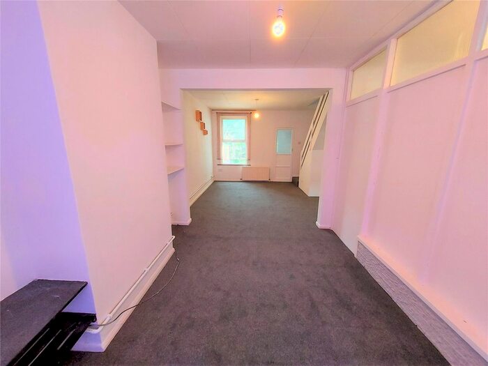 Terraced House To Rent In Suffolk Road, Gravesend, Kent, DA12