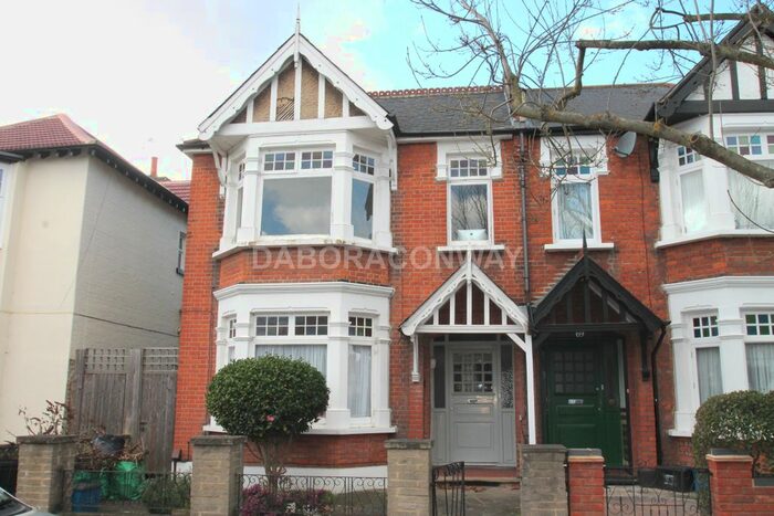 2 Bedroom Flat To Rent In Wanstead Park Avenue, Aldersbrook E12