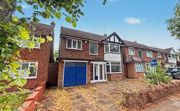 4 Bedroom Semi-Detached House For Sale In Stanley Road, Kings Heath, Birmingham, B14