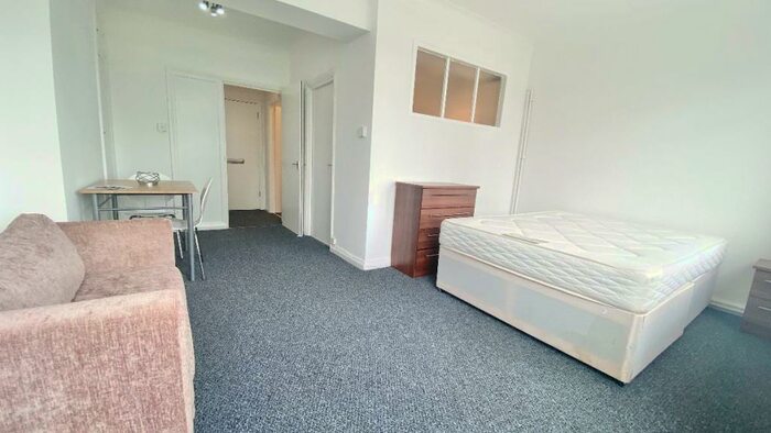 Apartment To Rent In Warren Court, Euston Road, London, NW1