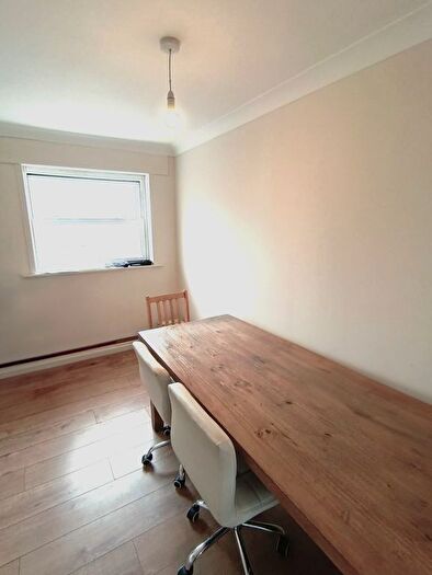 1 Bedroom Flat To Rent In Staines Road, Hounslow, TW4