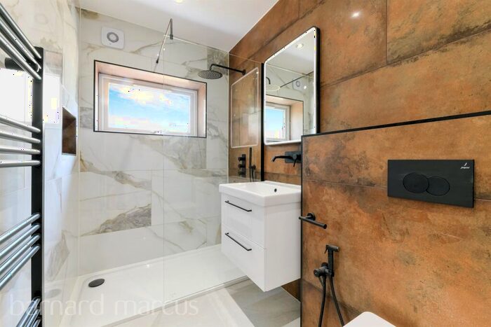 3 Bedroom Bungalow For Sale In Cudas Close, Stoneleigh, KT19