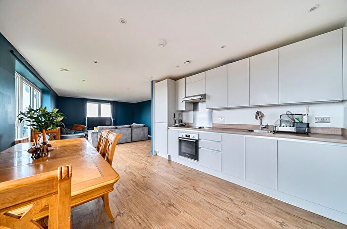 2 Bedroom Flat For Sale In Palmer Court, Pitcher Lane, Ashford, TW15