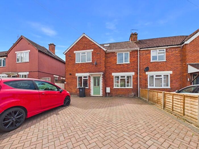 2 Bedroom Maisonette To Rent In Henley Place, Gloucester, GL1