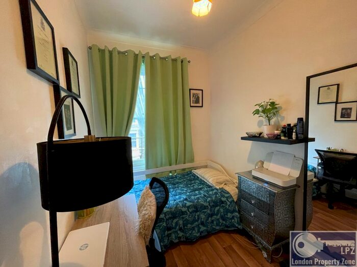 2 Bedroom Flat To Rent In Finborough Road, West Brompton, Earls Court, SW10