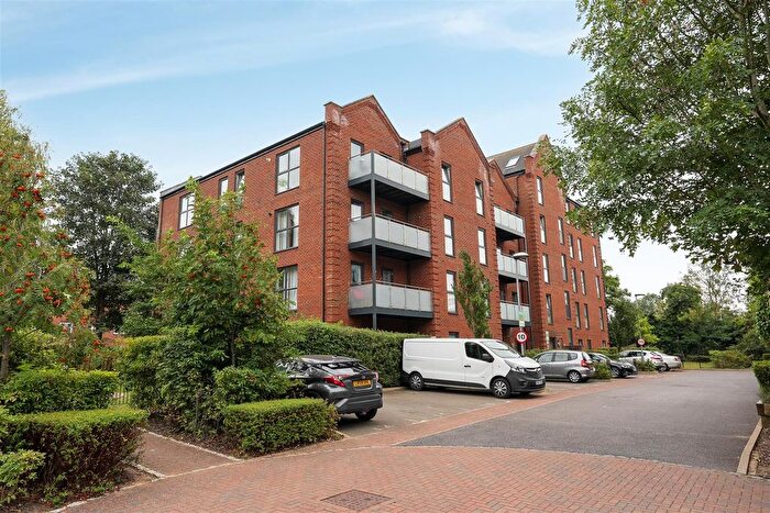 2 Bedroom Flat To Rent In Otter Way, West Drayton, UB7