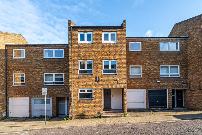 4 Bedroom Terraced House For Sale In Rochelle Close, London, SW11