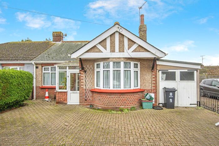 2 Bedroom Semi-Detached Bungalow For Sale In Lake Avenue, Clacton-On-Sea, CO15