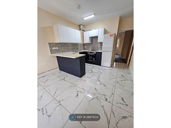 1 Bedroom Flat To Rent In Gainsborough Road, Leicester, LE2