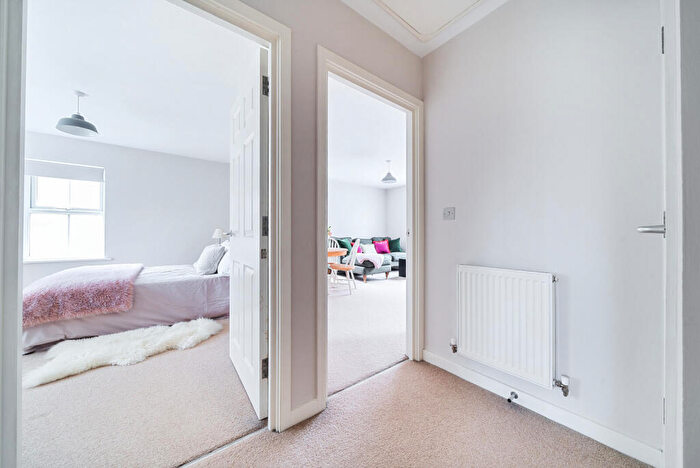 1 Bedroom Flat For Sale In Franklin Court, Wormley, Godalming, GU8