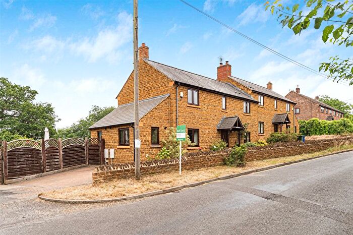 3 Bedroom Semi-detached House For Sale In St. Thomas Street, Deddington, Banbury, Oxfordshire, OX15