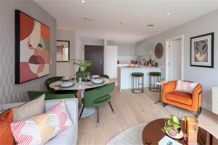 3 Bedroom Flat To Rent In Hive House, Brentford, TW8