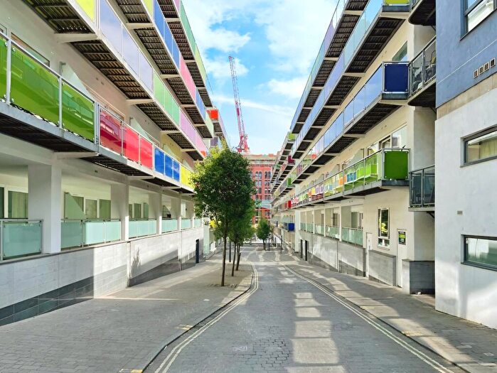 2 Bedroom Flat To Rent In Concord Street, Leeds, West Yorkshire, LS2