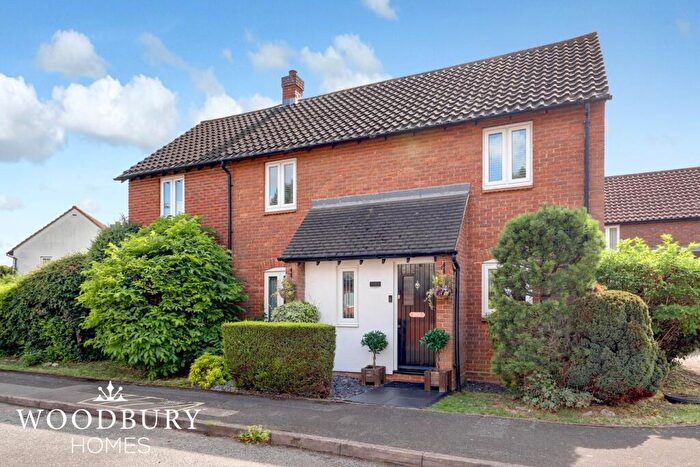 4 Bedroom Detached House For Sale In Peel Place, Clayhall, IG5