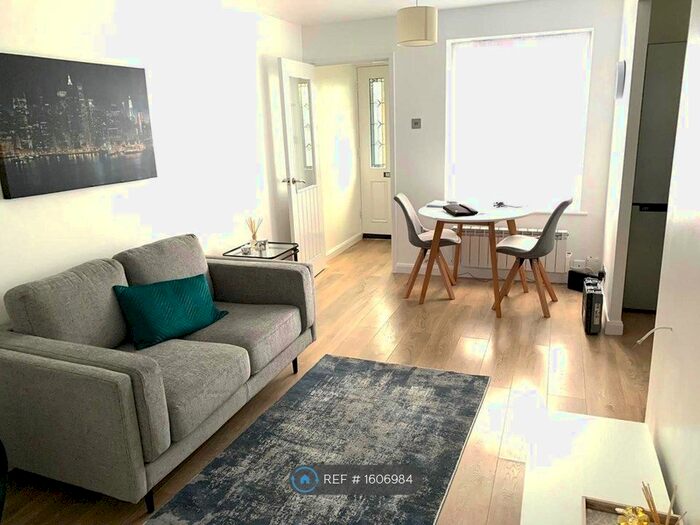 1 Bedroom Flat To Rent In Edgware, Edgware, HA8