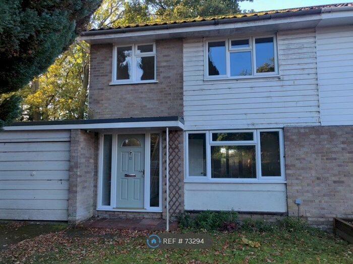 3 Bedroom Semi-Detached House To Rent In Broadacres, Fleet GU51