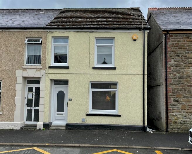 3 Bedroom Semi-Detached House To Rent In Heol Y Parc, Cefneithin, Llanelli, SA14