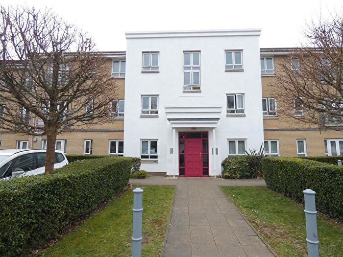 2 Bedroom Flat To Rent In Sovereign Heights, Langley, Slough, SL3