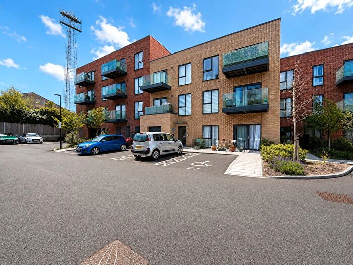1 Bedroom Flat For Sale In Fairfax Drive, Westcliff-On-Sea, Essex, SS0