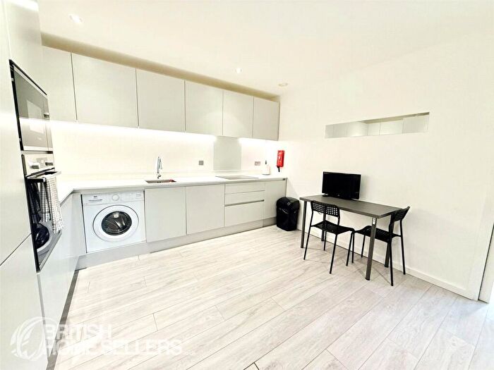 2 Bedroom Apartment For Sale In High Street, Purley, CR8