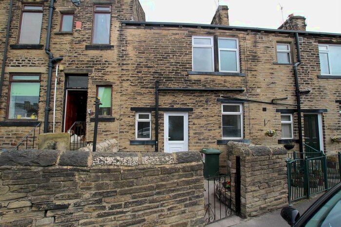 2 Bedroom Cottage To Rent In Leeds Road, Greengates, Bradford, BD10