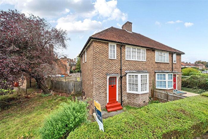 3 Bedroom End Of Terrace House For Sale In Dunfield Road, London, SE6