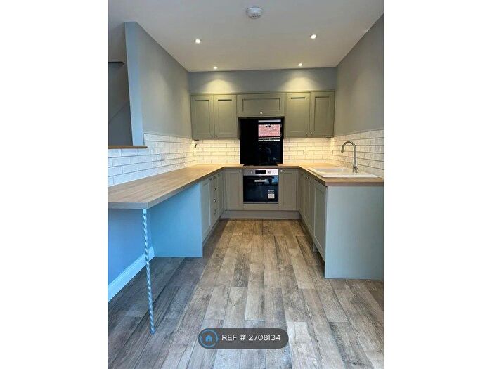 2 Bedroom Flat To Rent In Eaton Crescent, Swansea, SA1