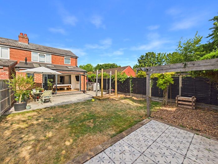 3 Bedroom Semi-Detached House For Sale In Minett Avenue, Rushwick, Worcester, WR2