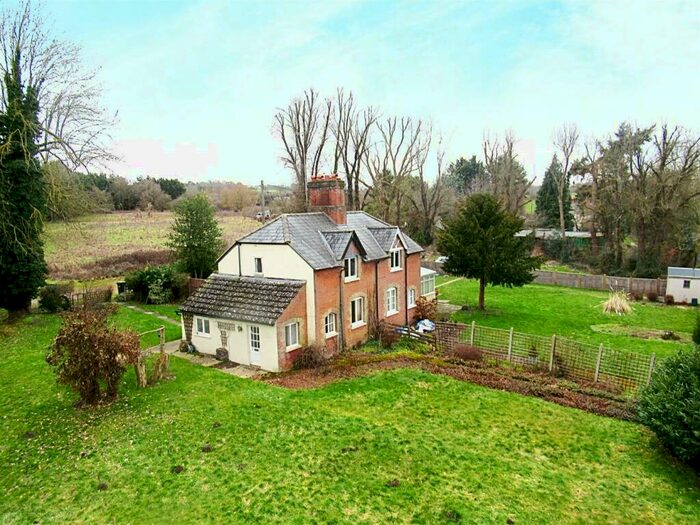 3 Bedroom Semi-Detached House For Sale In Mill Green Cottages, Essendon, AL9