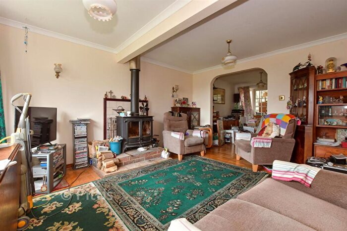 3 Bedroom Semi-Detached House For Sale In Carpenters Lane, Brook, Newport, Isle Of Wight, PO30