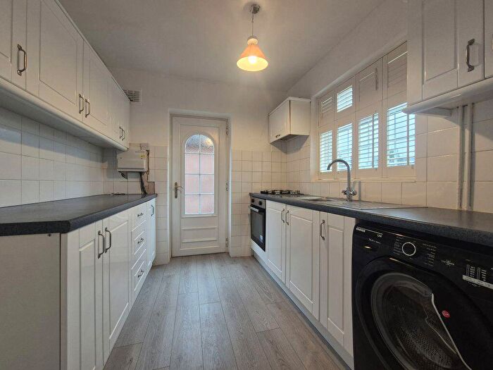 2 Bedroom Bungalow To Rent In Beachwood Avenue, Kingswinford, DY6