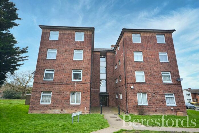 2 Bedroom Flat To Rent In Meadgate Avenue, Great Baddow, Chelmsford, CM2