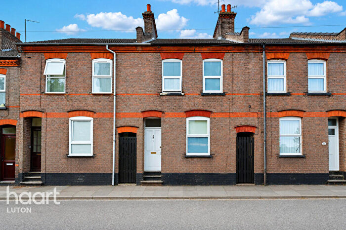 2 Bedroom Terraced House For Sale In Kingsland Road, Luton, LU1