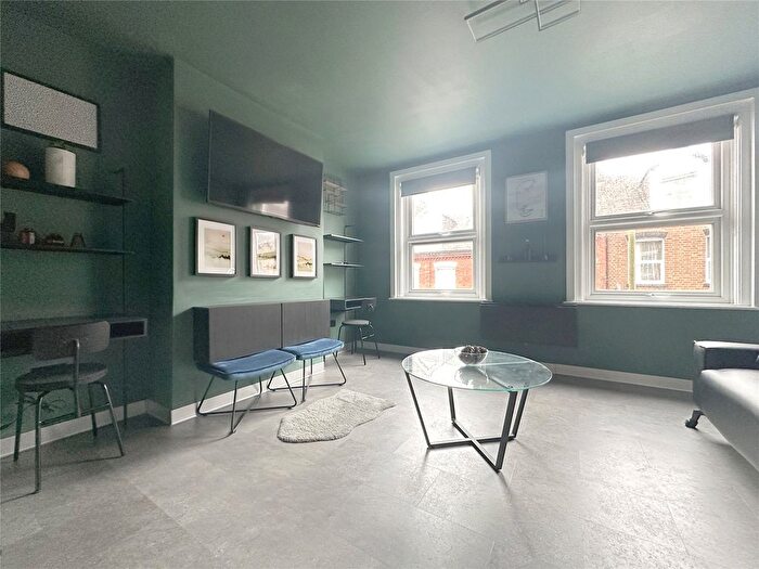 1 Bedroom Flat To Rent In Portland Street, Exeter, EX1