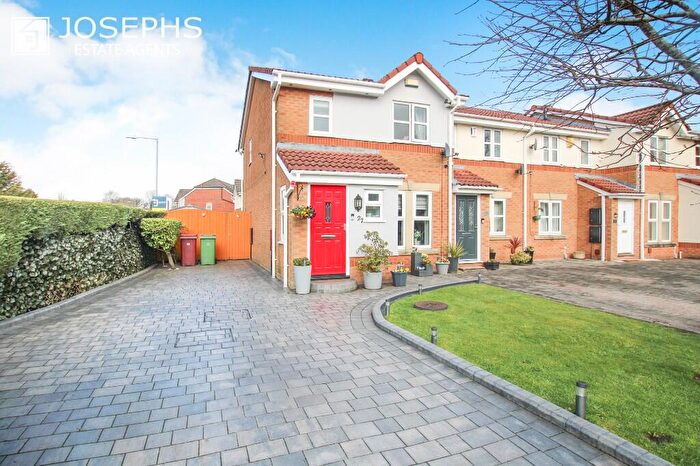 3 Bedroom Mews For Sale In Winterfield Drive, Bolton, Greater Manchester, BL3