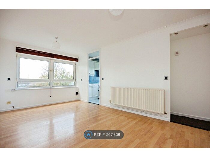 1 Bedroom Flat To Rent In Purbeck Court, Guildford, GU2