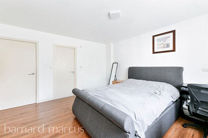 1 Bedroom Flat For Sale In London Road, Mitcham, CR4